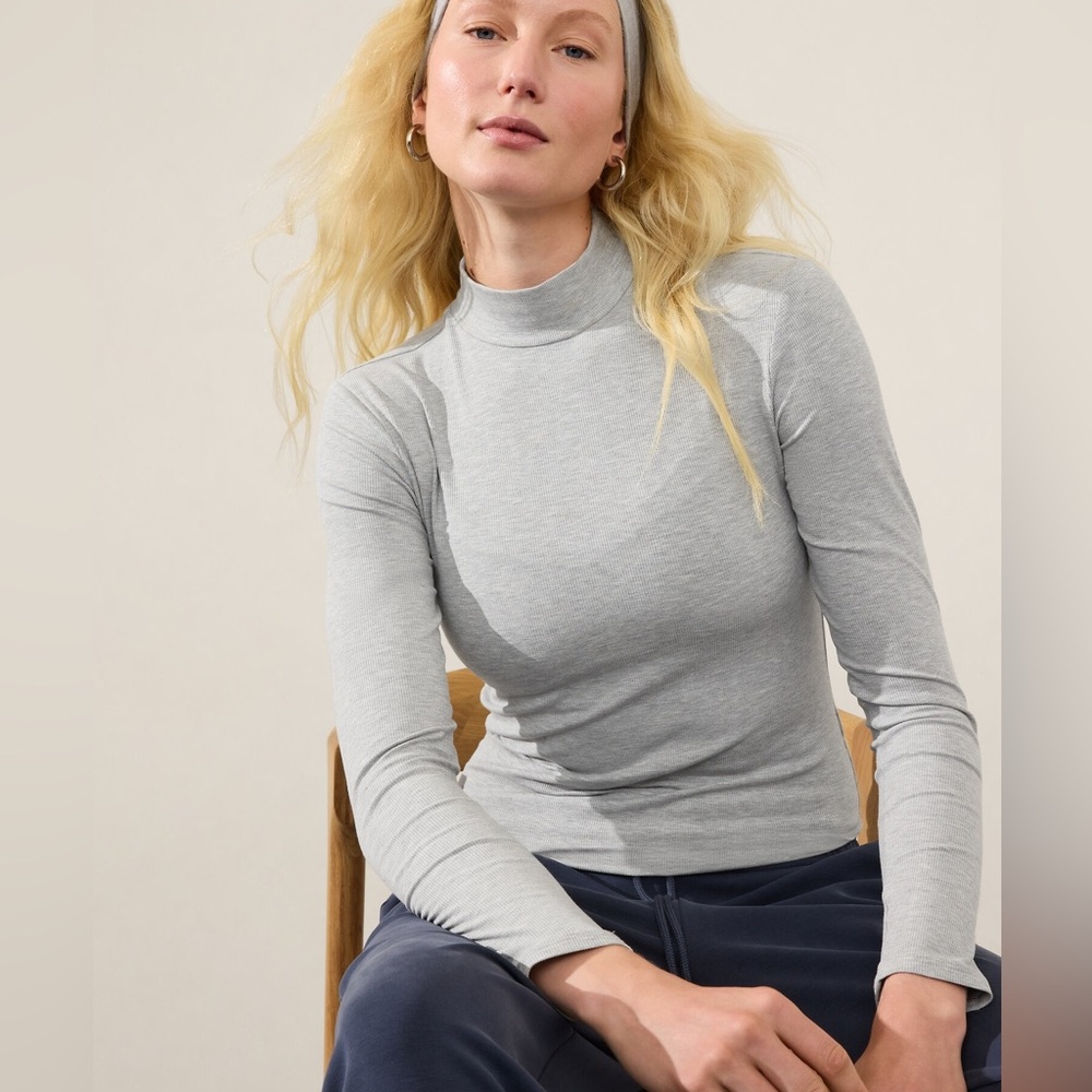 NWT Athleta Signature Rib Turtleneck in Grey Heather medium